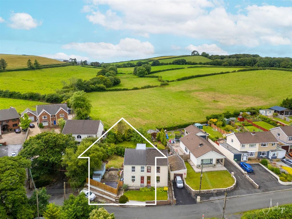 3 bed semidetached house for sale in Trosserch Road, Llangennech