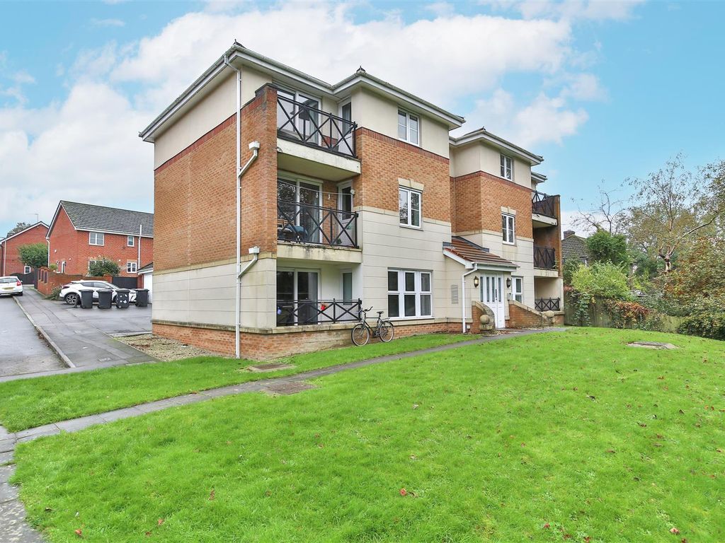 2 bed flat for sale in 16 Wilden Croft, Brimington, Chesterfield S43, £