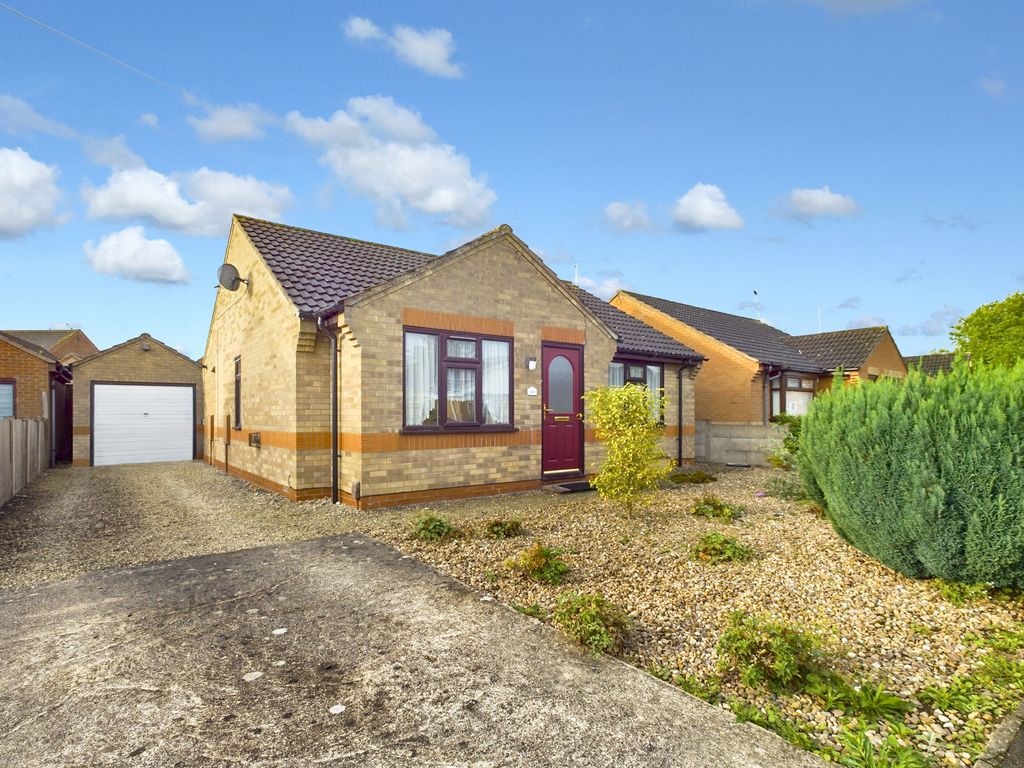 2 bed detached bungalow for sale in Aldergrove Crescent, Lincoln LN6, £