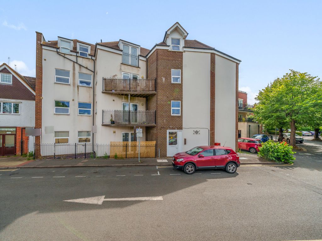 1 bed flat for sale in Rosemount Avenue, West Byfleet, Surrey KT14 Zoopla