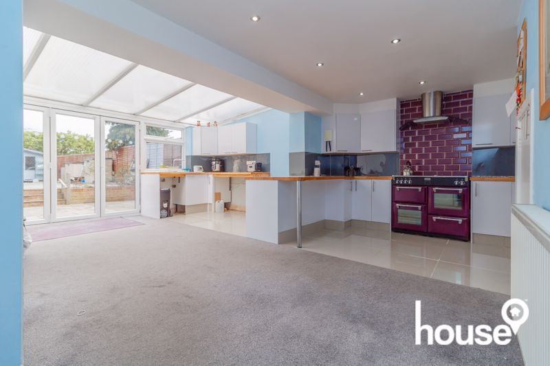 3 bed end terrace house for sale in Prince Charles Avenue, Minster On