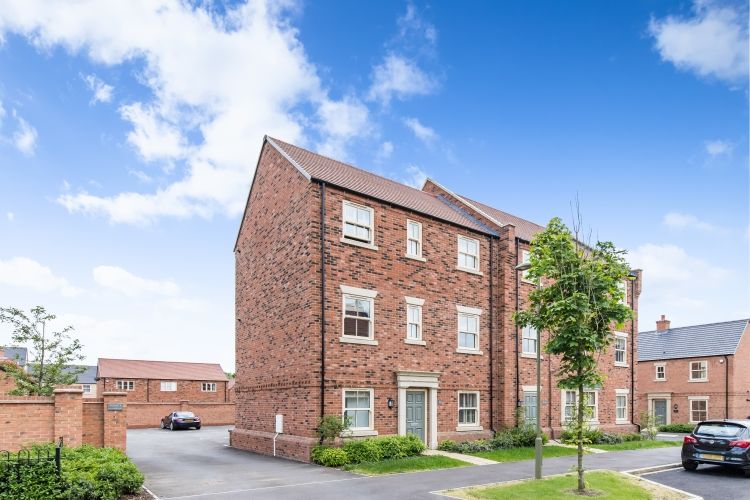 2 bed flat to rent in Flanders Close, Bicester OX26, £1,250 pcm Zoopla
