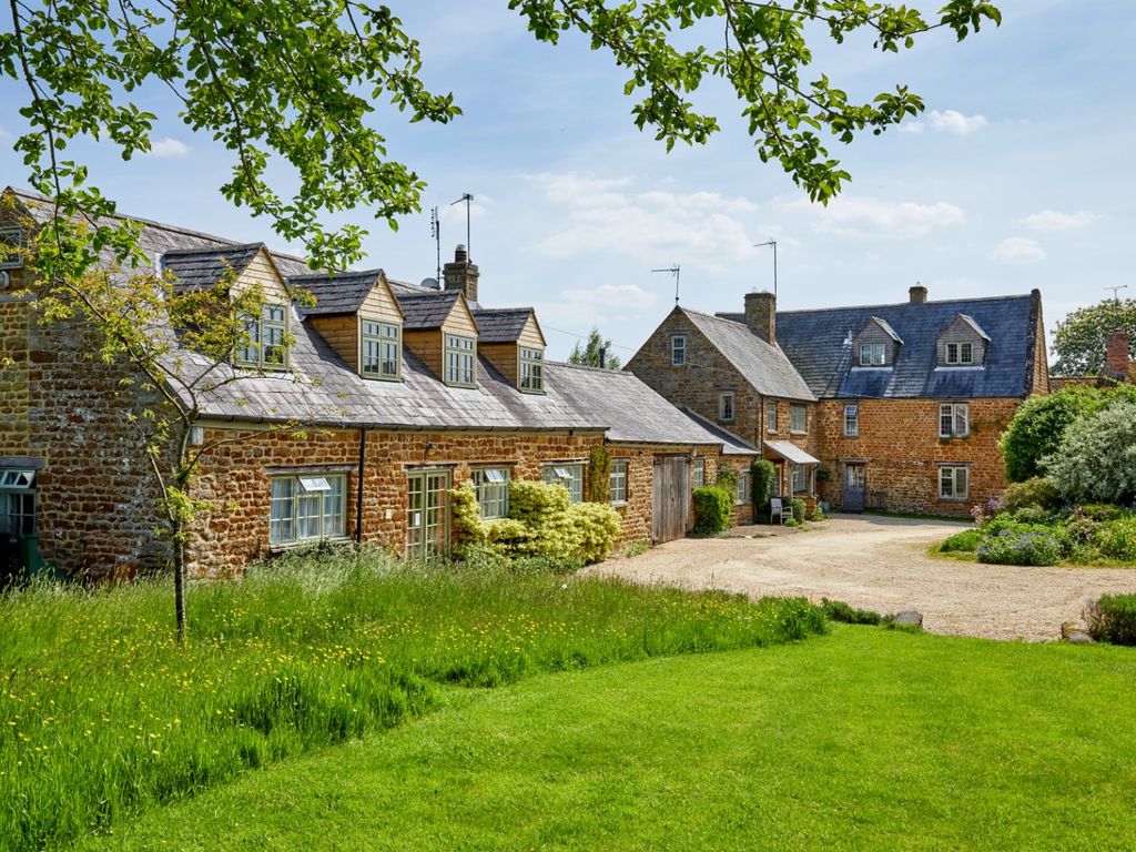 5 bed detached house for sale in Wigginton, Banbury, Oxfordshire OX15