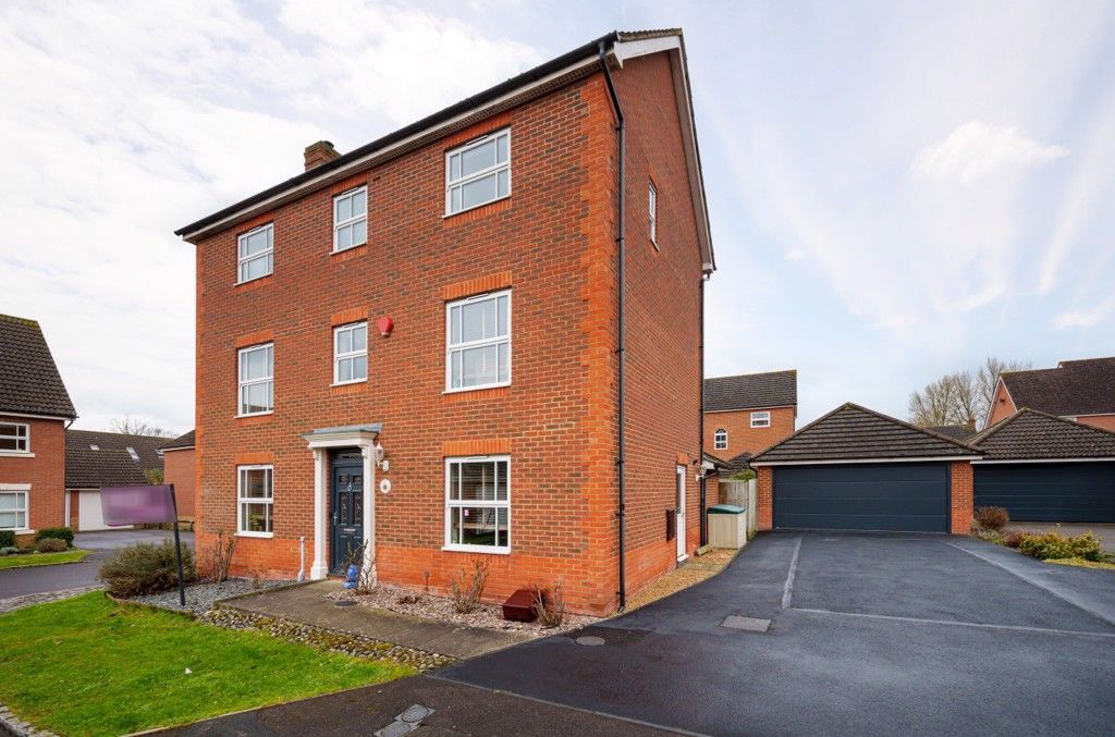 5 bed detached house for sale in Bentley Drive, Arborfield, Reading RG2