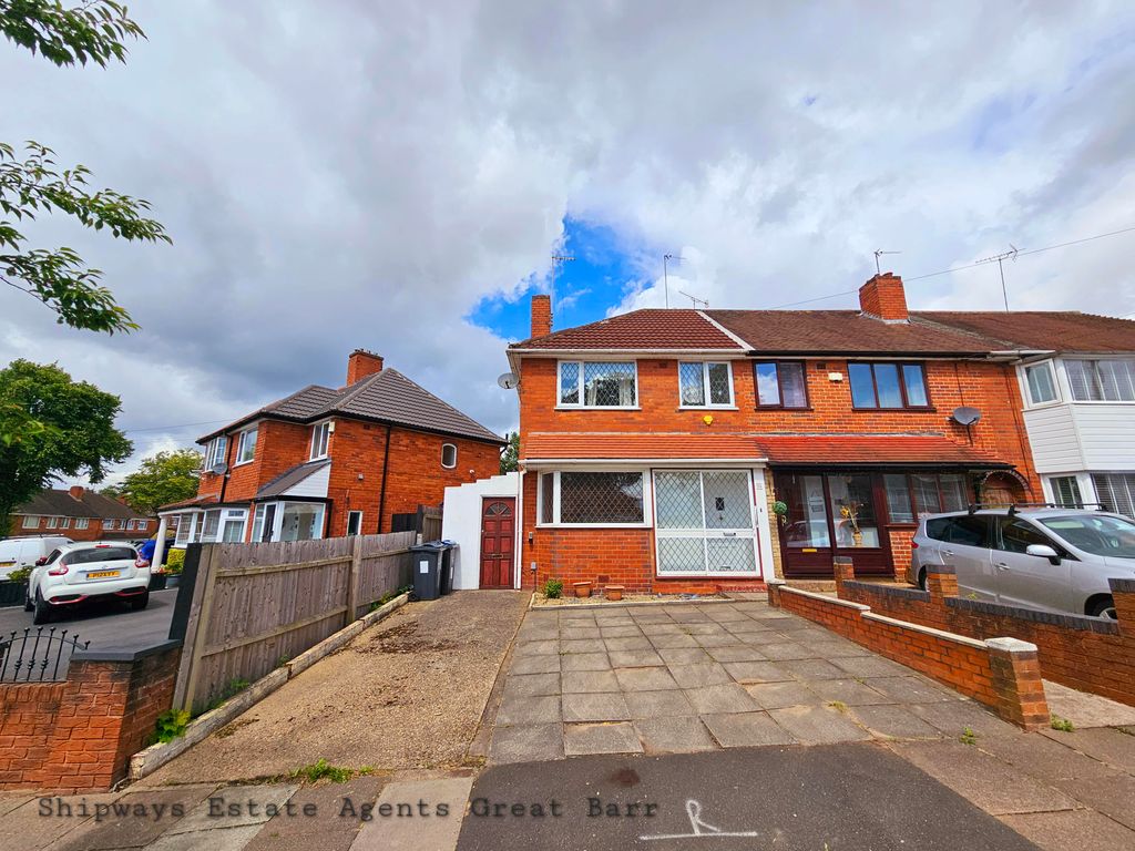 3 bed property to rent in Hassop Road, Great Barr, Birmingham B42 Zoopla