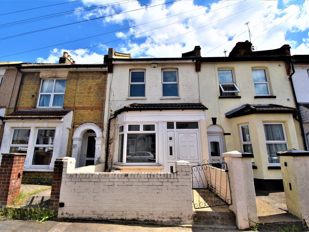 3 bed terraced house to rent in Gordon Road, Strood, Rochester ME2 Zoopla