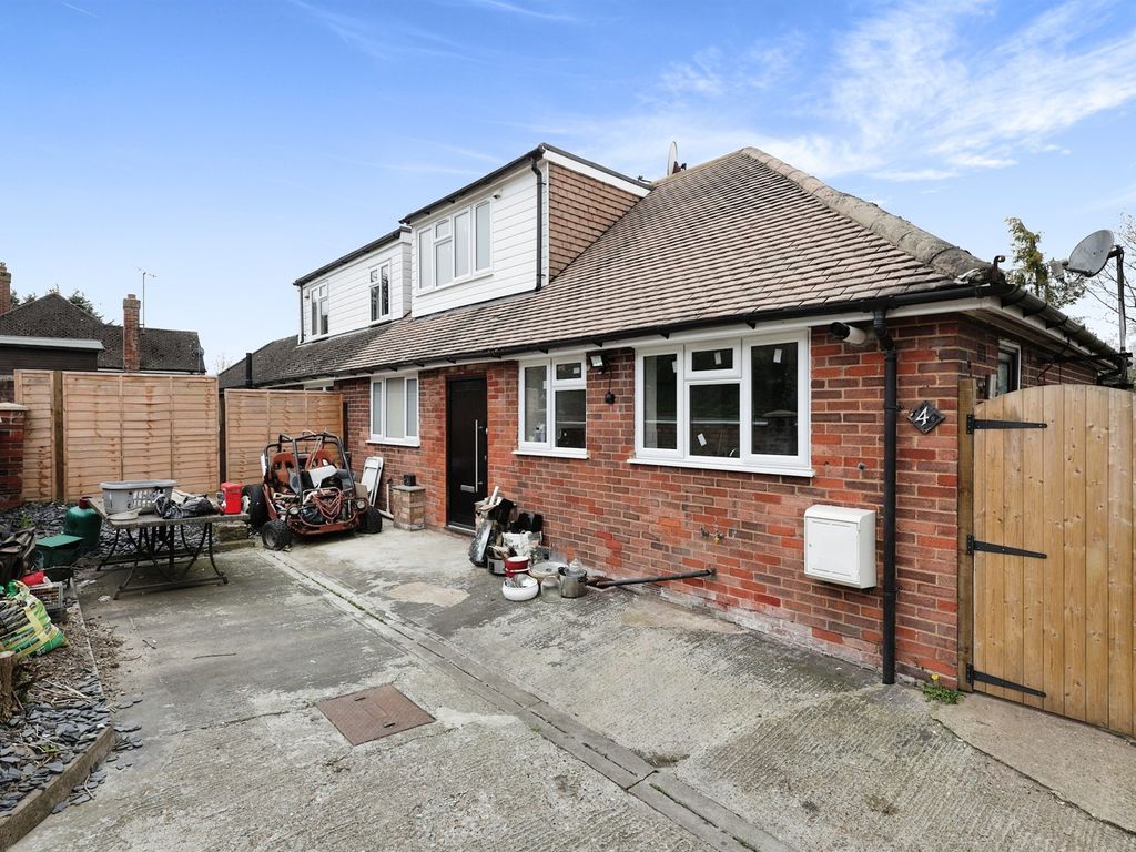 5 bed semidetached house for sale in Juniper Drive, High HP12