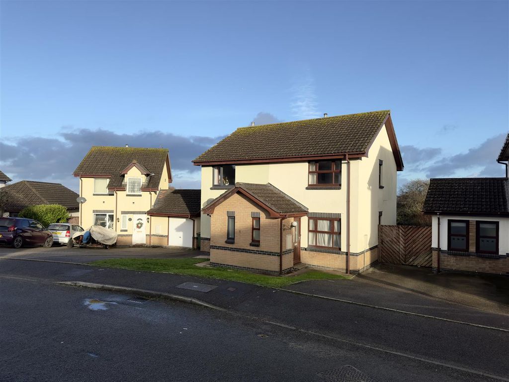 2 bed semidetached house for sale in Meadowside, Newquay TR7, £230,000