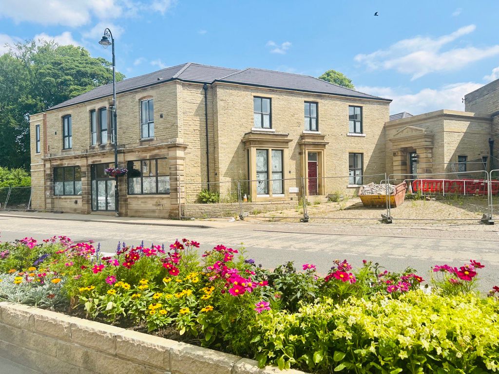 7 bed town house to rent in Huddersfield Road, Mirfield WF14 Zoopla
