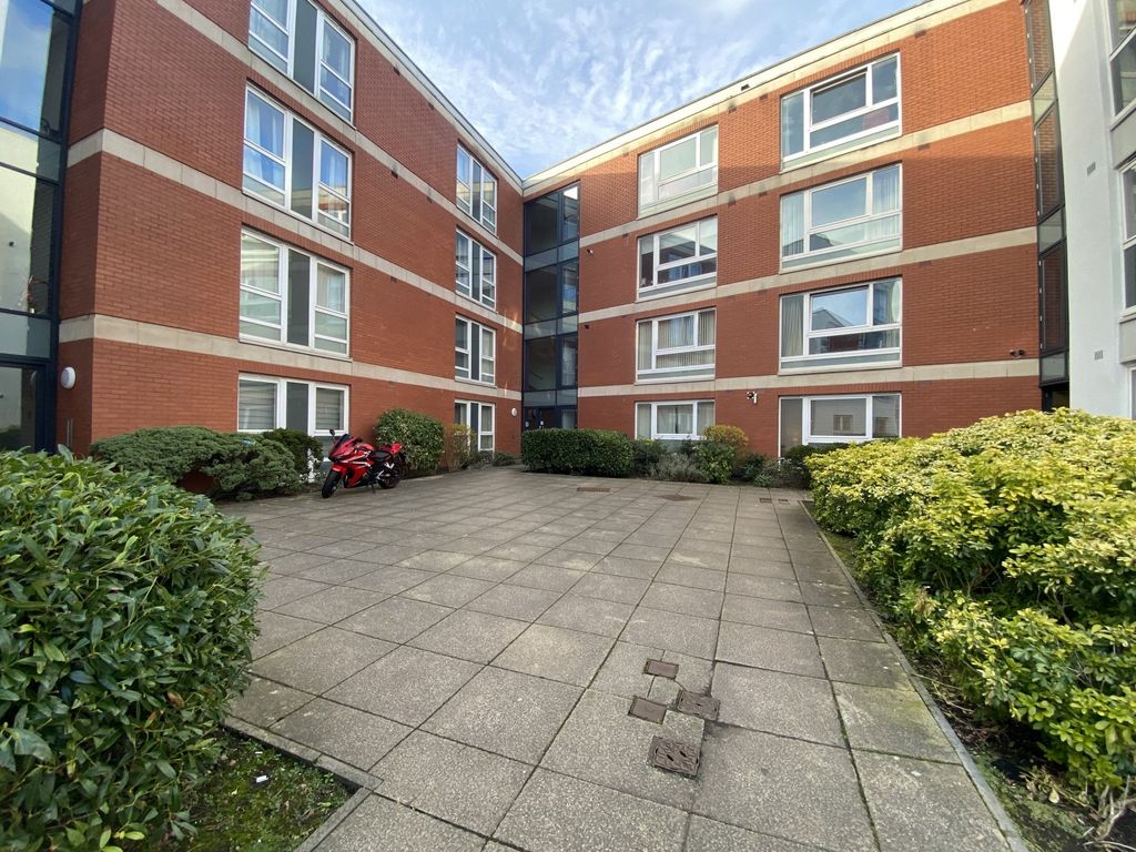 2 bed flat to rent in Hanson Park, Glasgow G31, £1,300 pcm Zoopla