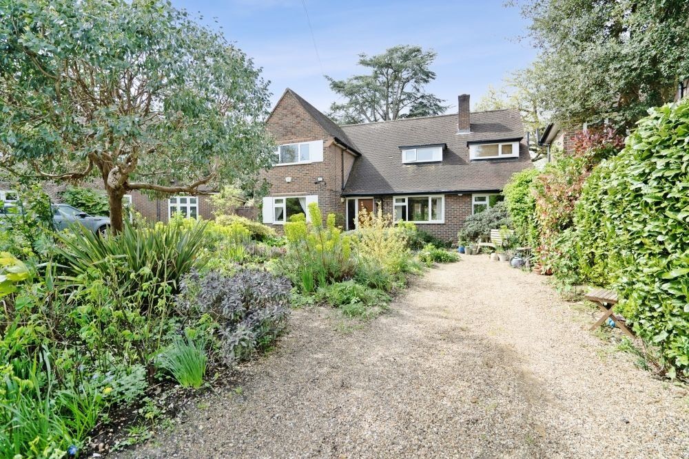 4 bed detached house for sale in Old Hall Close, Pinner HA5, £1,350,000