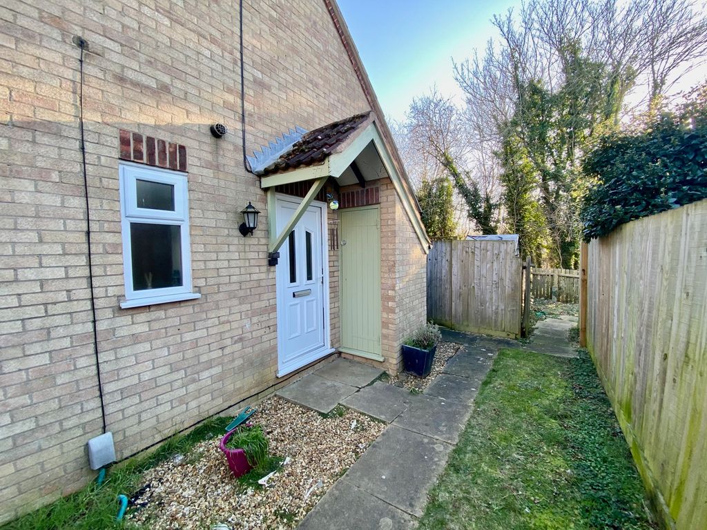 1 bed terraced house for sale in Paulsgrove, Peterborough PE2, £140,000 Zoopla