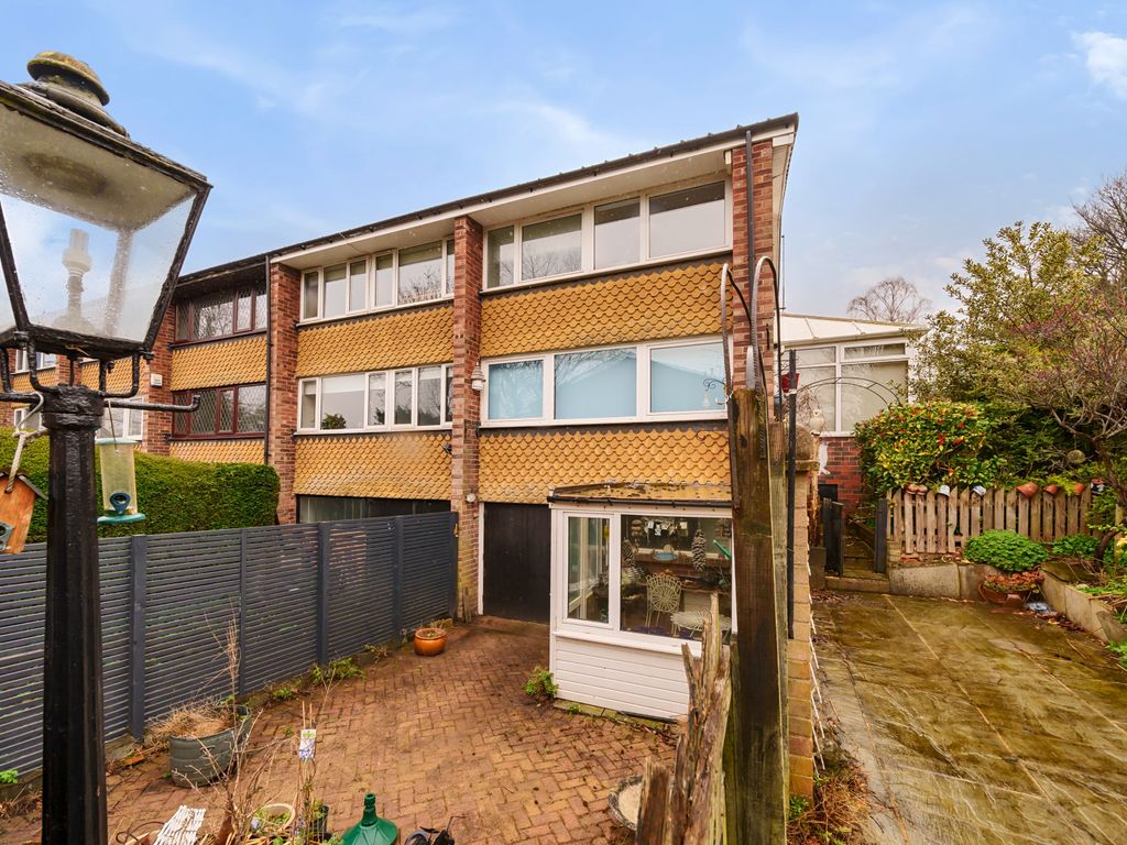 2 bed end terrace house for sale in Dominion Avenue, Chapel Allerton
