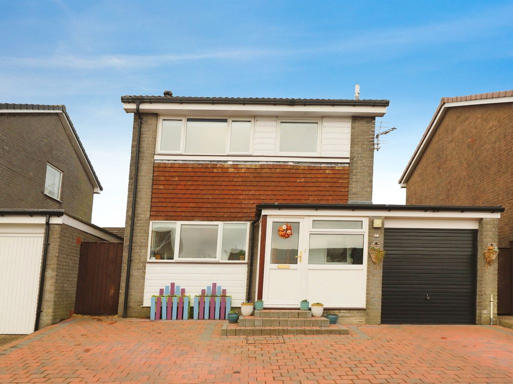 3 bed detached house for sale in Kinloch Avenue, Stewarton, Kilmarnock