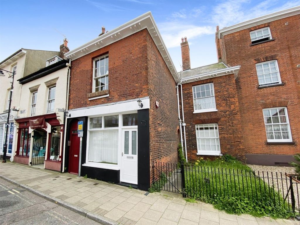 2 bed flat to rent in High Street, Lowestoft, Suffolk NR32, £550 pcm