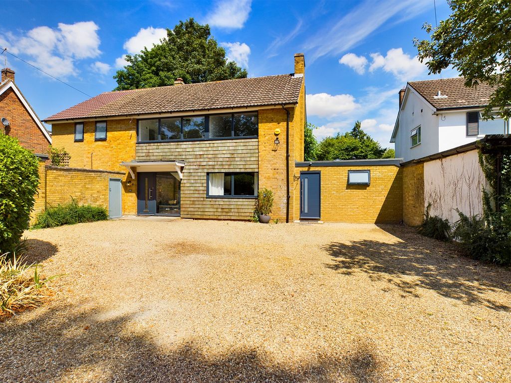 5 bed detached house to rent in Gosmore Road, Hitchin SG4, £3,000 pcm