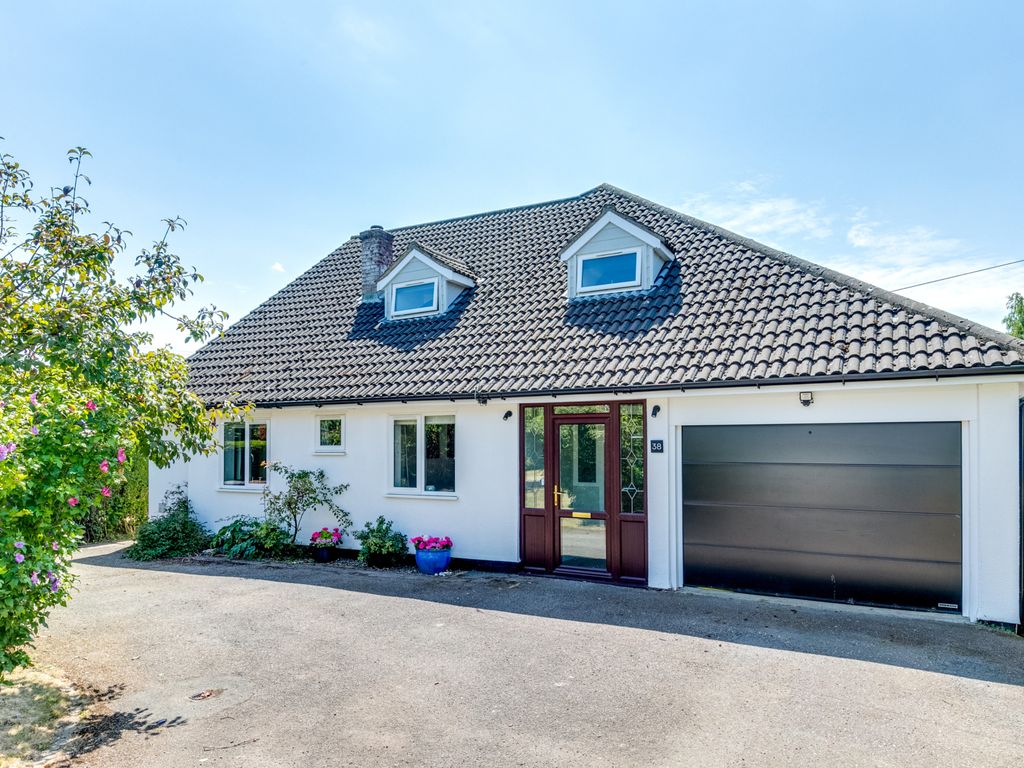 5 bed detached house for sale in Wedon Way, Bygrave, Baldock