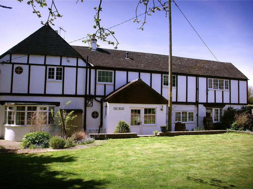 4 bed semidetached house for sale in The Green, Goatacre, Calne