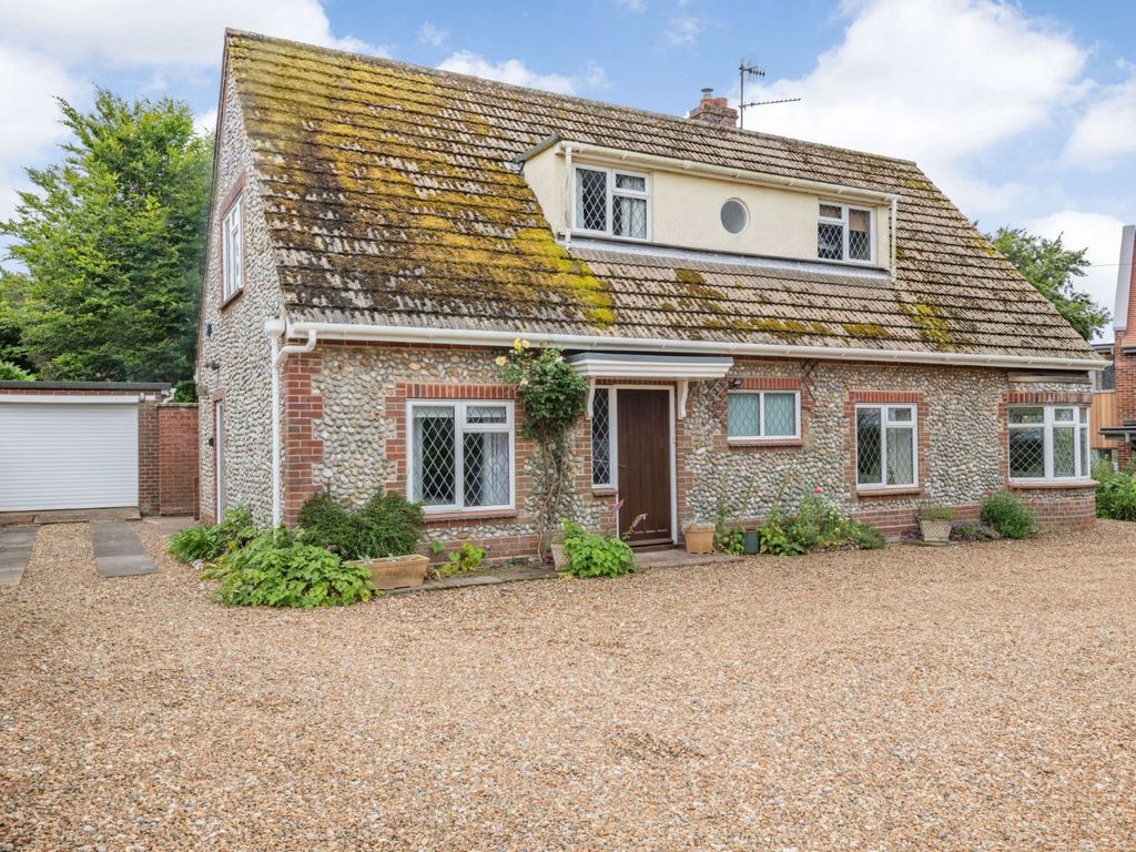 3 bed detached house for sale in New Road, Blakeney, Holt, Norfolk NR25