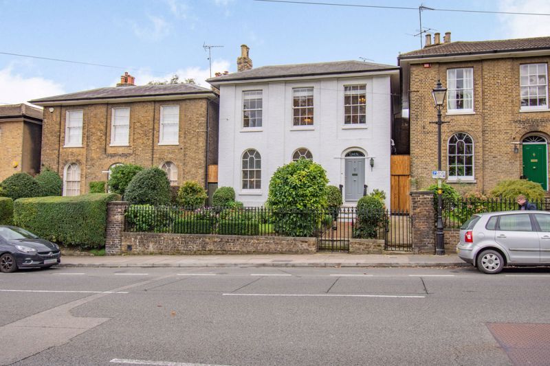 4 bed detached house for sale in Medway Road, Gillingham ME7, £775,000