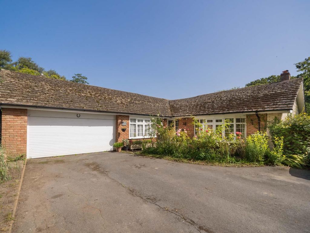 4 bed detached bungalow for sale in Woodside Road, Wootton Bridge, Ryde