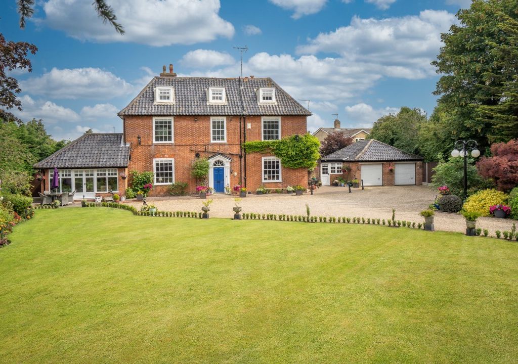 4 bed detached house for sale in Yarmouth Road, Gunton, Lowestoft NR32