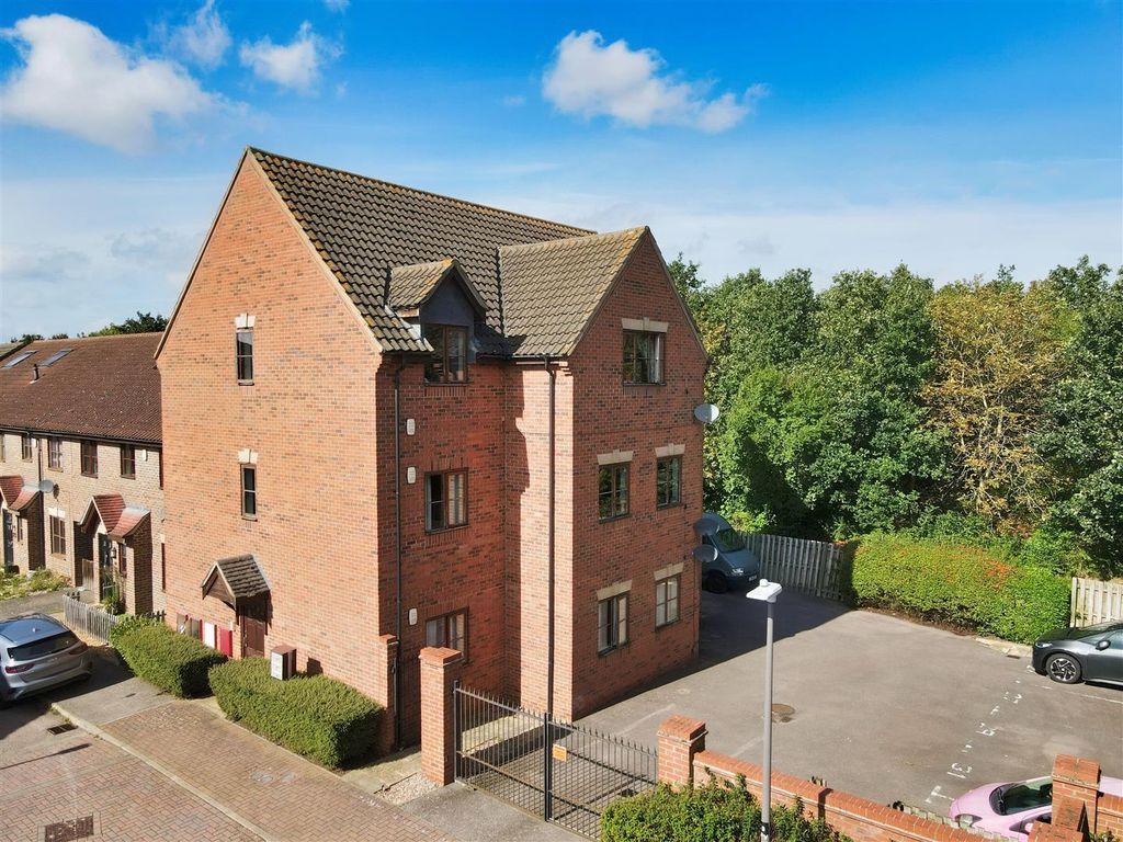 2 bed flat for sale in Perivale, Monkston Park, Milton Keynes MK10, £