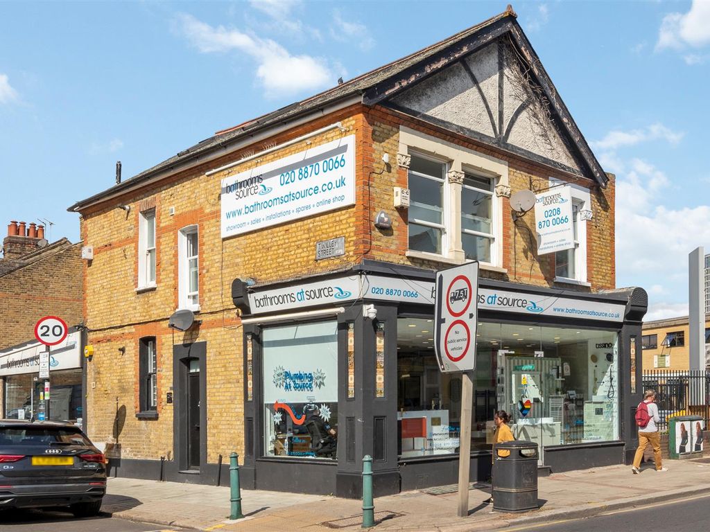 2 bed flat to rent in Garratt Lane, Wandsworth, London SW18, £1,975 pcm