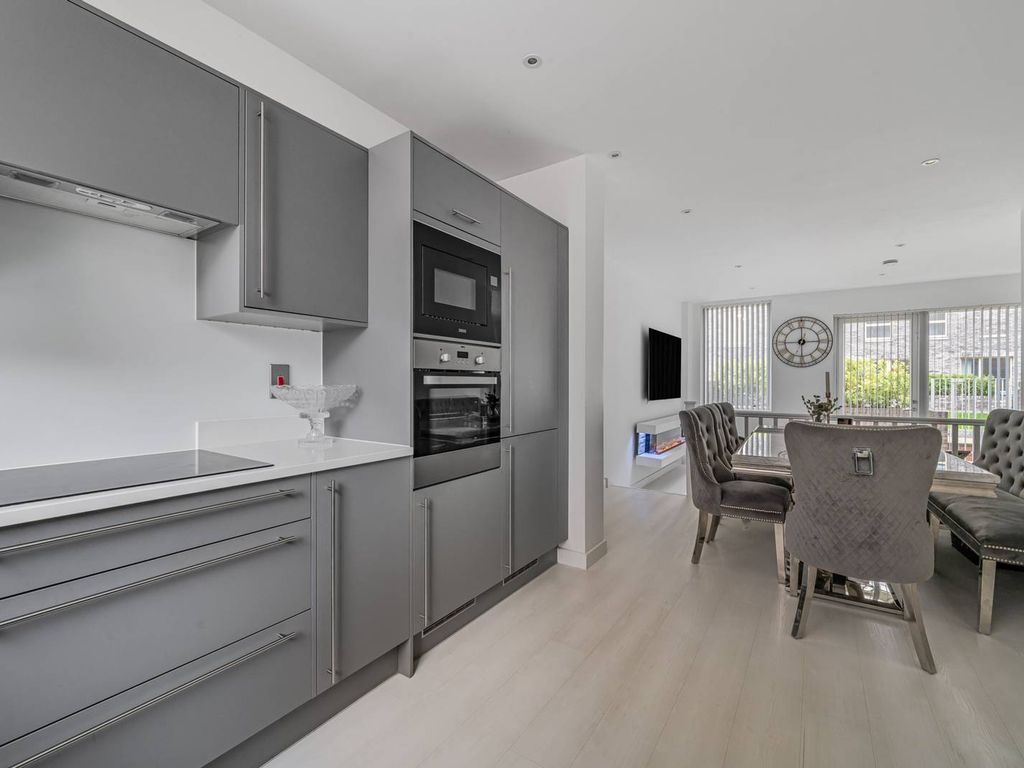 4 bed terraced house to rent in Benson Street, Barking IG11, £3,200 pcm