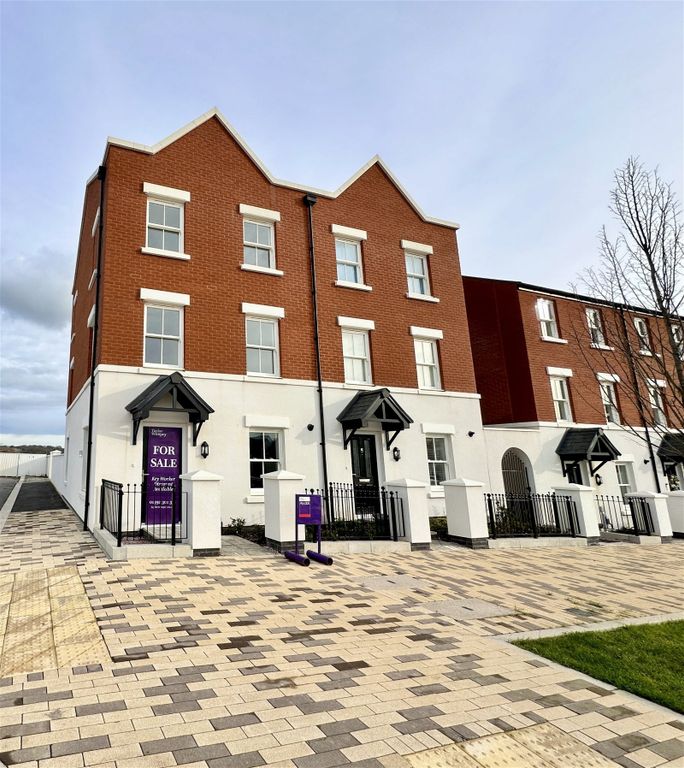 New home, 4 bed semidetached house for sale in Strawberry Lane