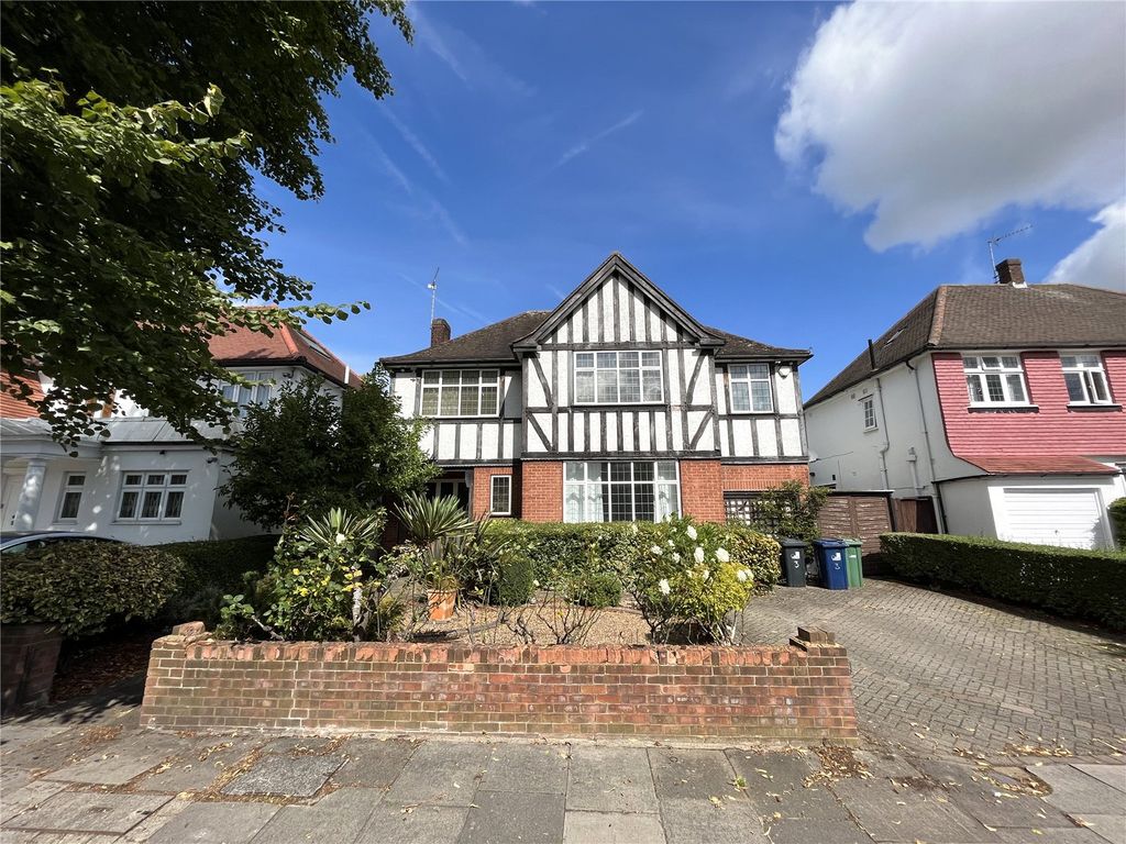 5 bed detached house to rent in Beaufort Road, Ealing, London W5, £