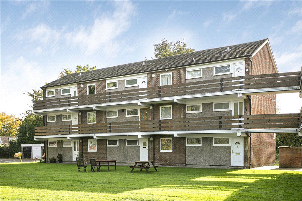 1 bed flat for sale in New Court, Addlestone, Surrey KT15 Zoopla