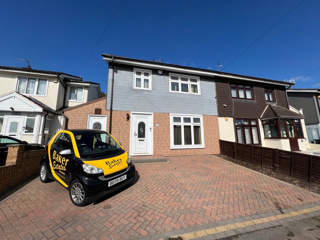 3 bed semidetached house for sale in Brocket Way, Chigwell IG7, £