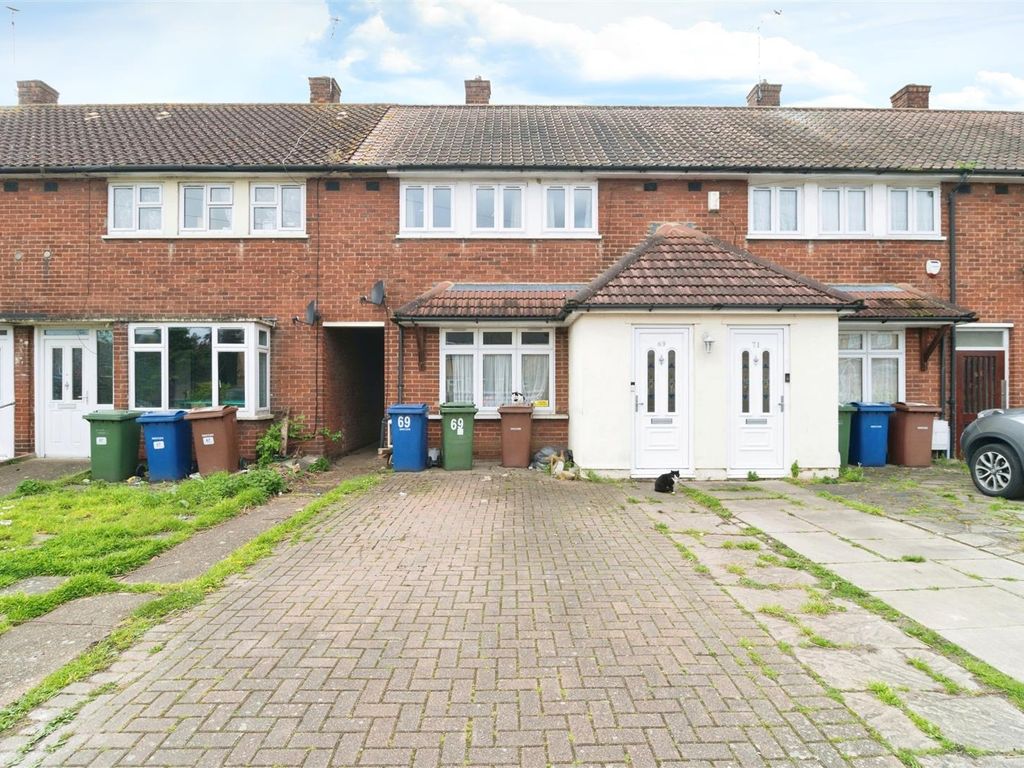 3 bed terraced house for sale in Cruick Avenue, South Ockendon RM15, £