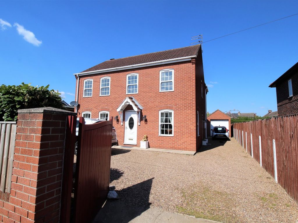 4 bed detached house for sale in BrocOBank, Norton, Doncaster, South