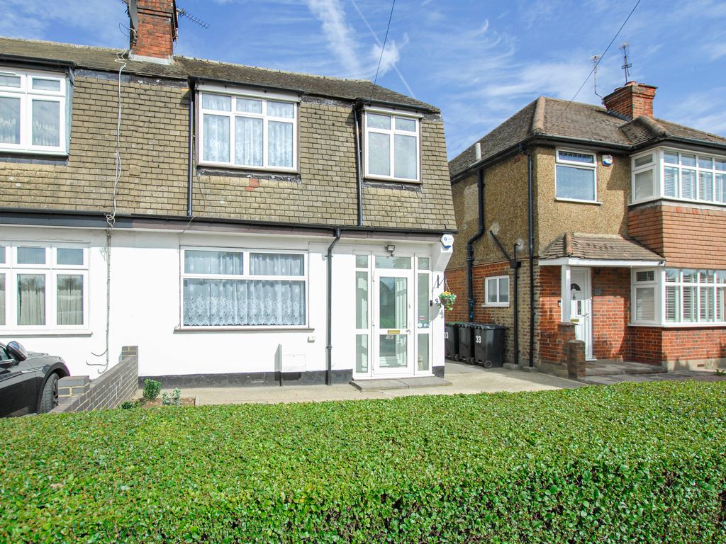 3 bed semidetached house for sale in Oxford Gardens, Denham, Uxbridge
