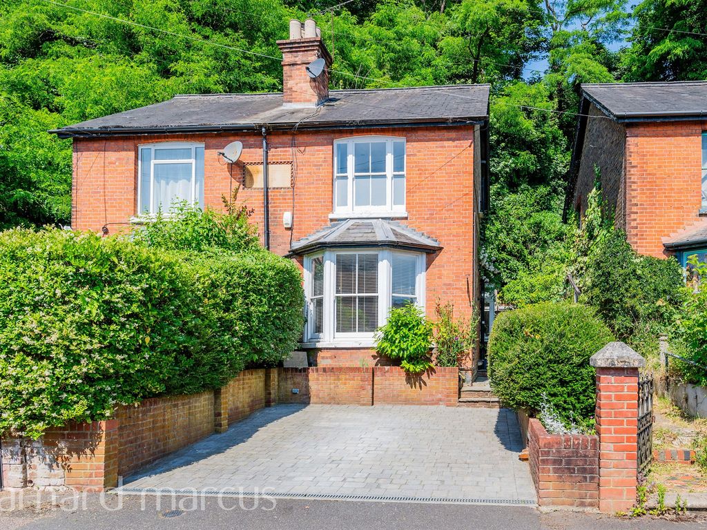 3 bed semidetached house for sale in Garlands Road, Redhill RH1, £