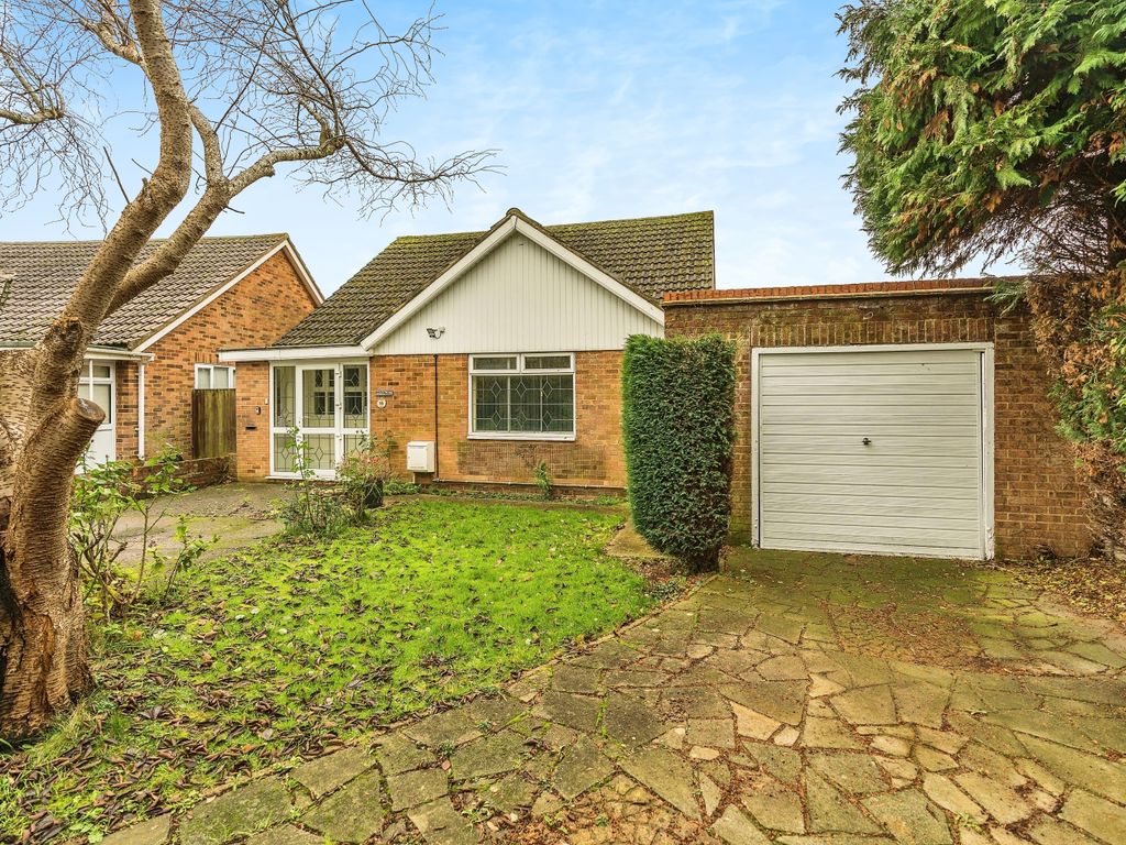 3 bed bungalow for sale in London Road, Newington, Sittingbourne ME9, £