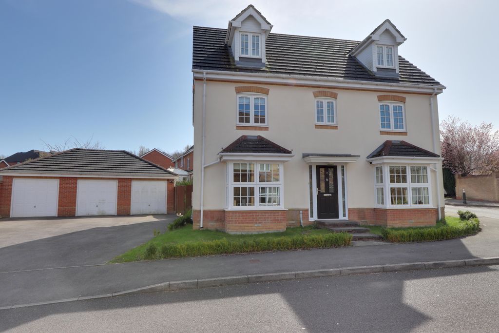 5 bed detached house for sale in Oceana Crescent, Beggarwood