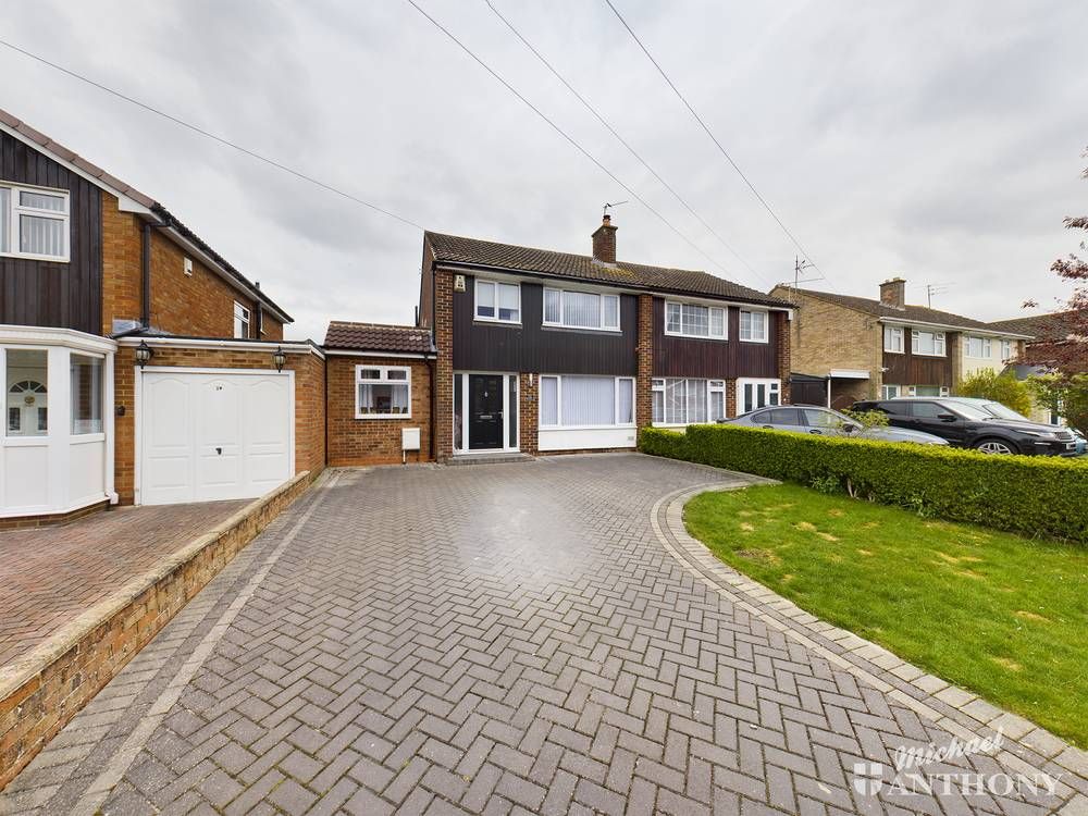 4 bed semidetached house for sale in Connaught Road, Aylesbury HP20, £