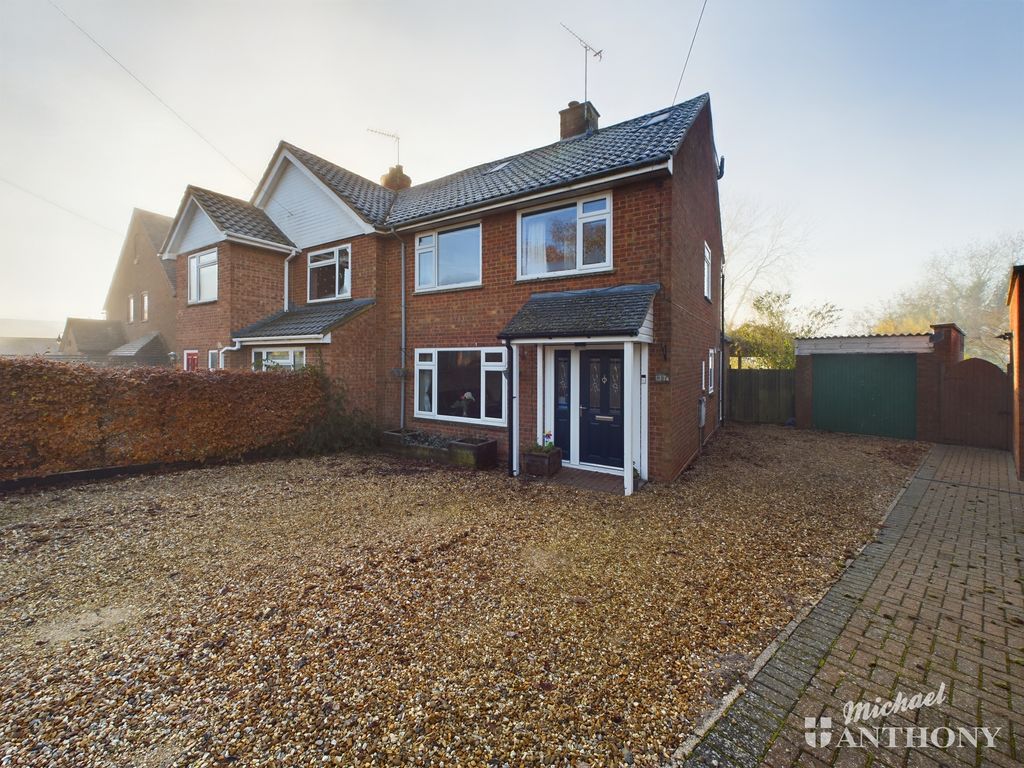 4 bed semidetached house for sale in High Street North, Stewkley