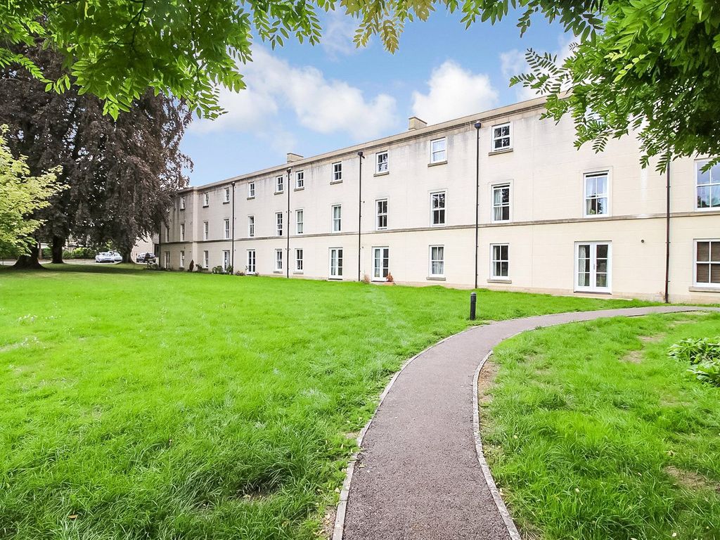 2 bed flat to rent in Chesterton House, Viners Close, Cirencester GL7