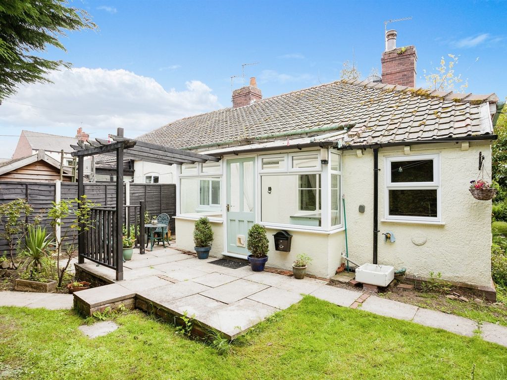 2 bed semidetached bungalow to rent in Calverley Green Road, Altofts