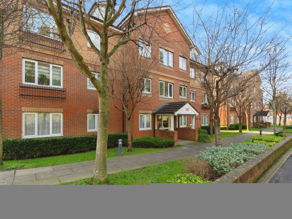 2 bed flat for sale in Godstone Road, Kenley CR8, £270,000 Zoopla