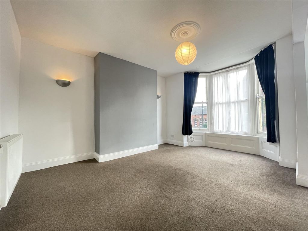 3 bed flat for sale in Falsgrave Road, Scarborough YO12, £95,000 Zoopla