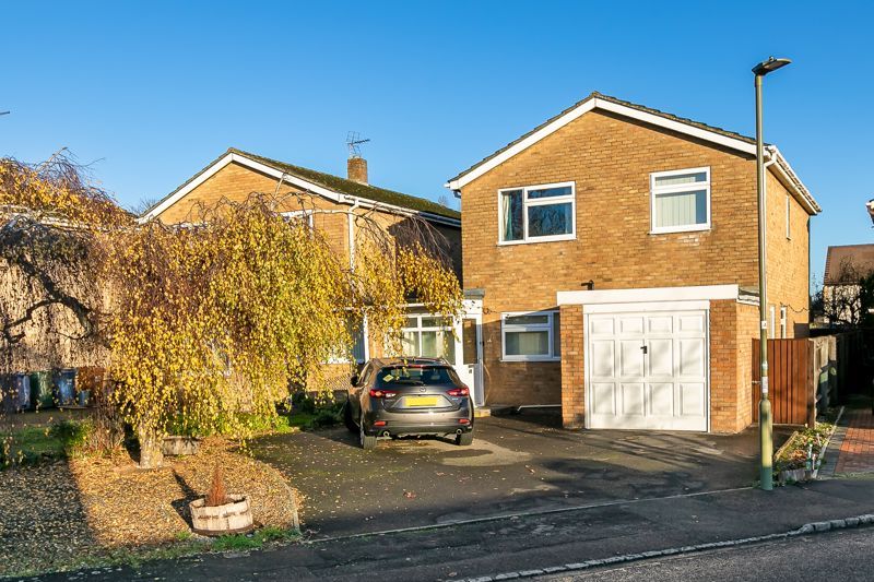 4 bed linkdetached house for sale in Blandford Road, Kidlington OX5