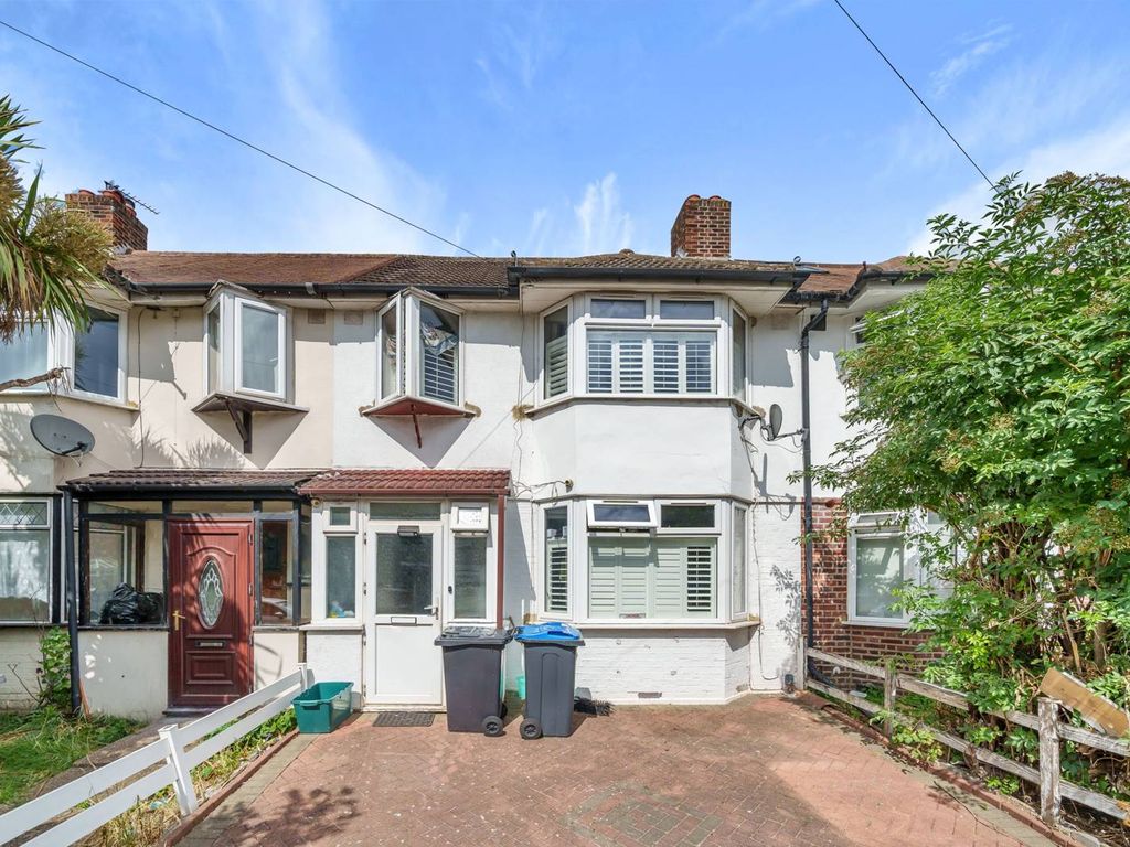 4 bed terraced house for sale in Tamworth Lane, Mitcham CR4, £450,000