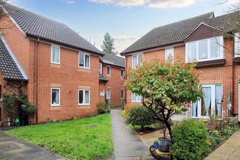 2 bed property for sale in Rosewood Gardens, High HP12, £