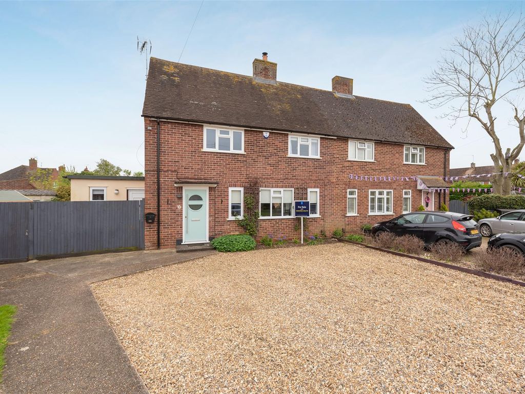 3 bed semidetached house for sale in St. Peters Close, Old Windsor