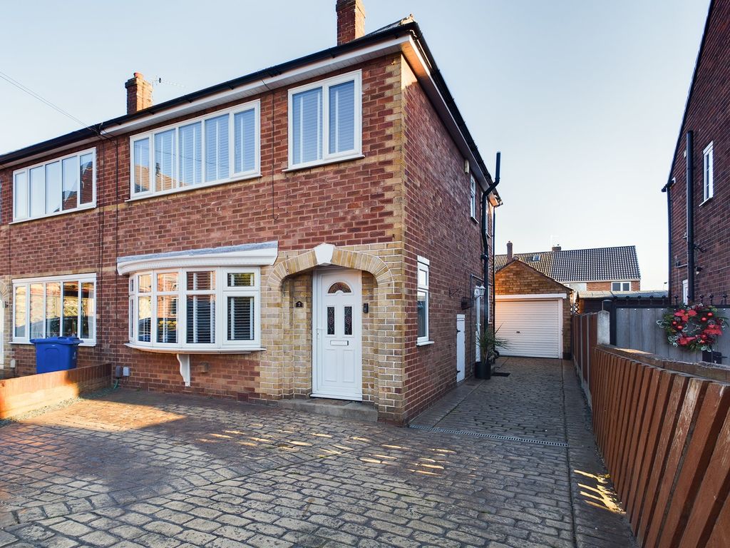 3 bed semidetached house for sale in Court Close, Scawsby, Doncaster